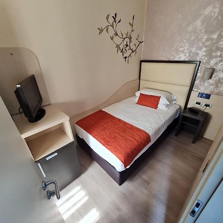 Hotel Piacenza Milaan Buitenkant foto