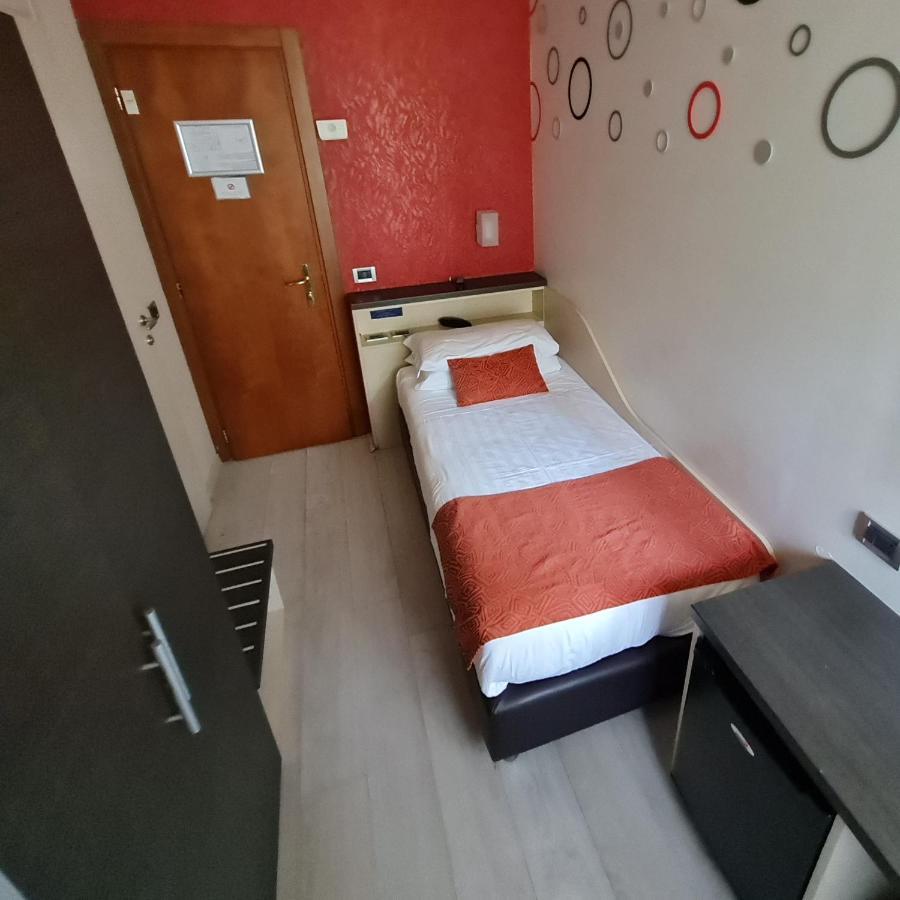 Hotel Piacenza Milaan Buitenkant foto