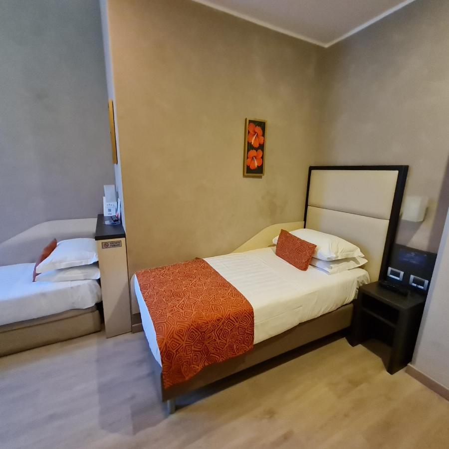 Hotel Piacenza Milaan Buitenkant foto