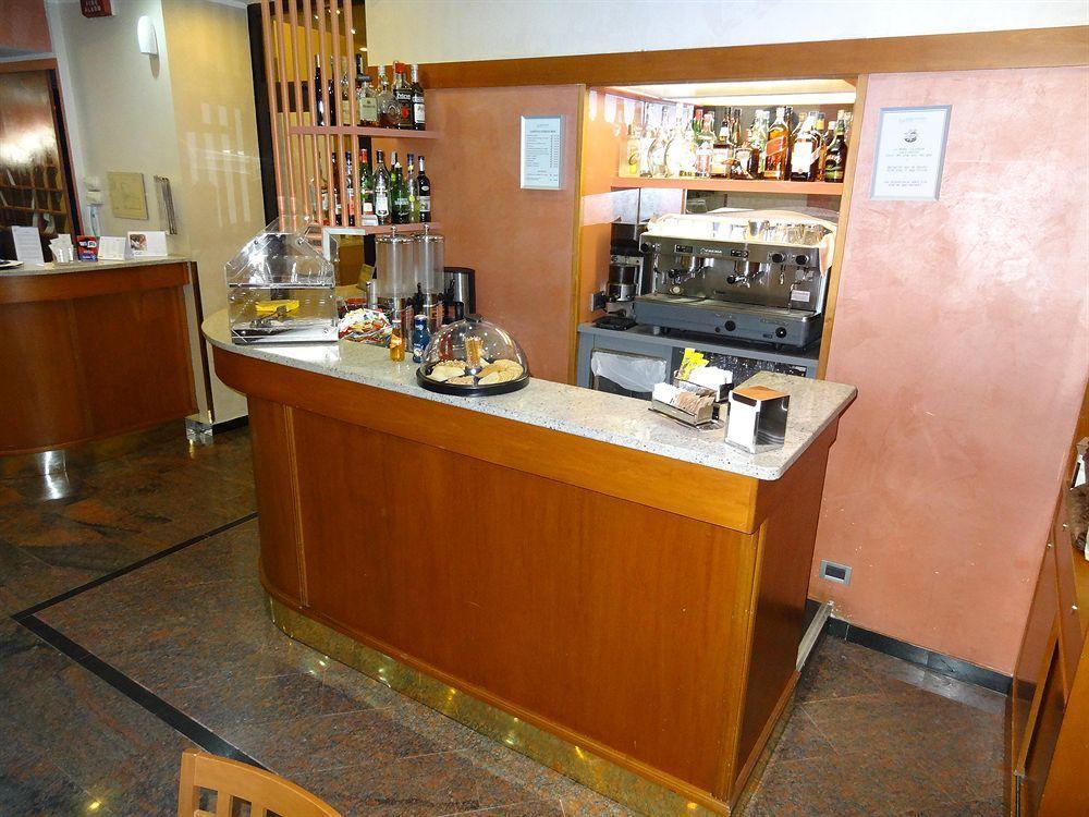 Hotel Piacenza Milaan Buitenkant foto