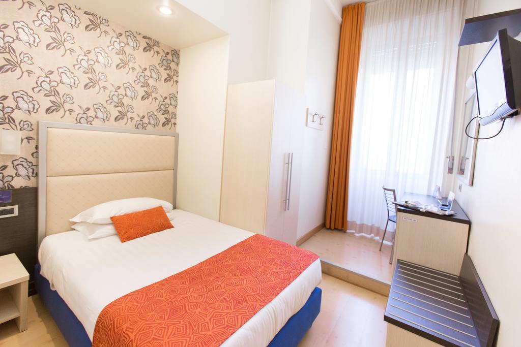 Hotel Piacenza Milaan Buitenkant foto