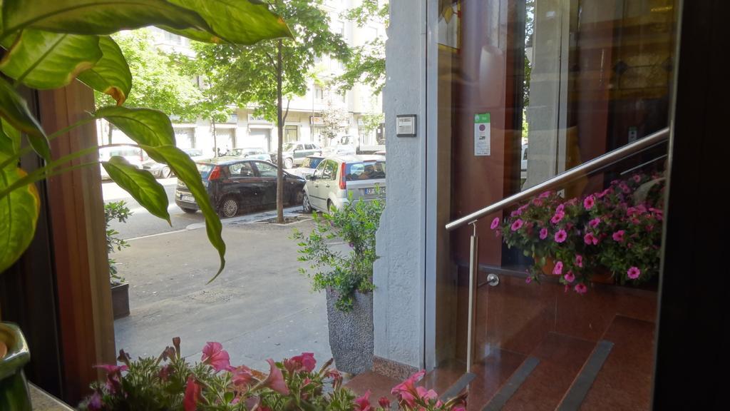 Hotel Piacenza Milaan Buitenkant foto