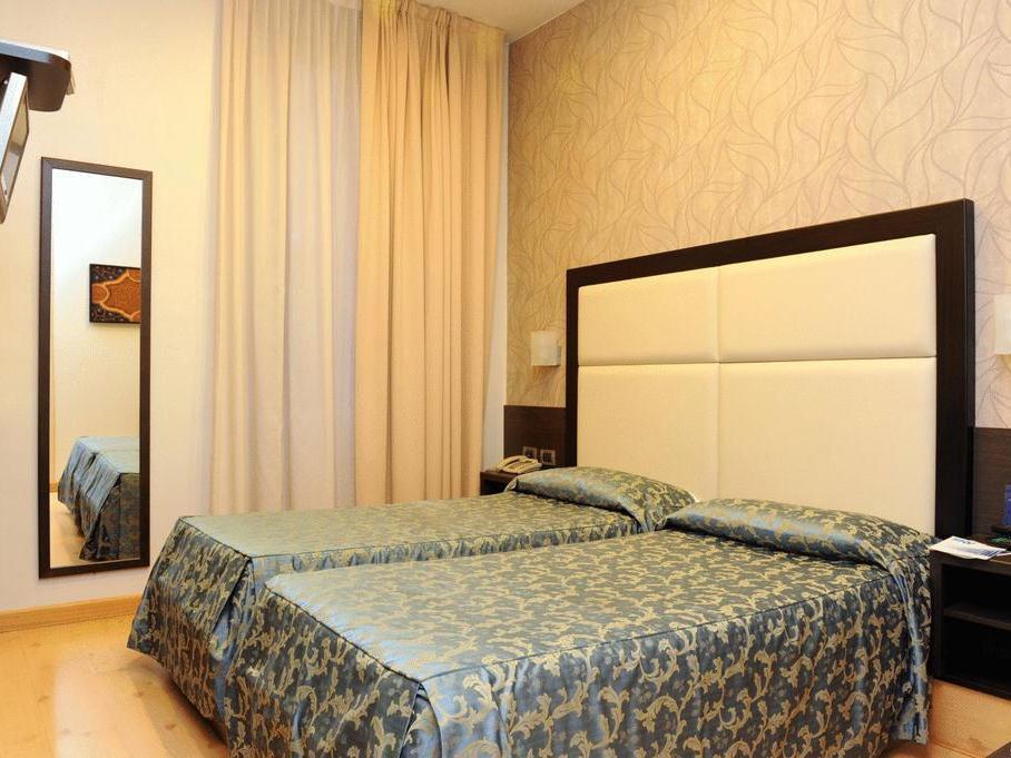 Hotel Piacenza Milaan Buitenkant foto