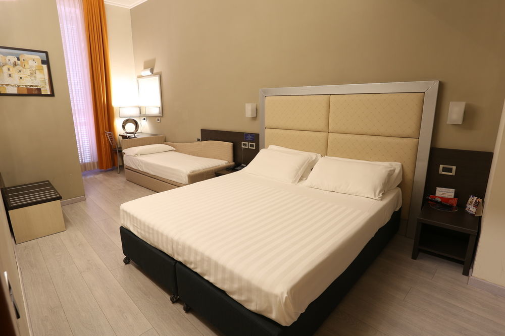 Hotel Piacenza Milaan Buitenkant foto