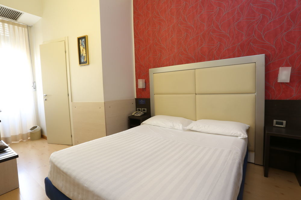 Hotel Piacenza Milaan Buitenkant foto