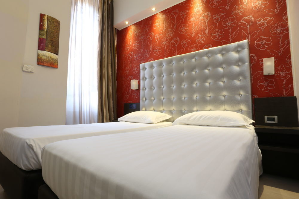 Hotel Piacenza Milaan Buitenkant foto