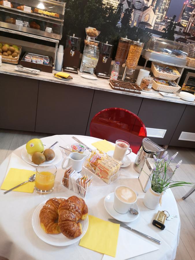 Hotel Piacenza Milaan Buitenkant foto