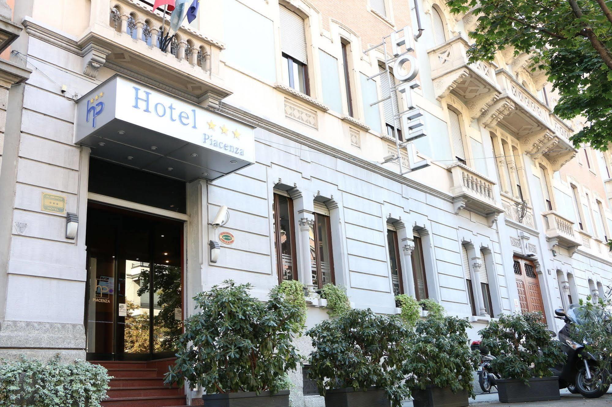 Hotel Piacenza Milaan Buitenkant foto